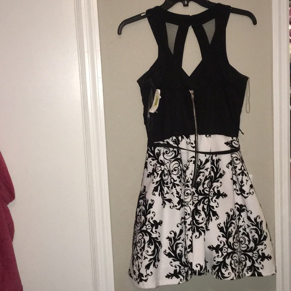 Dress - Picture 3 of 3